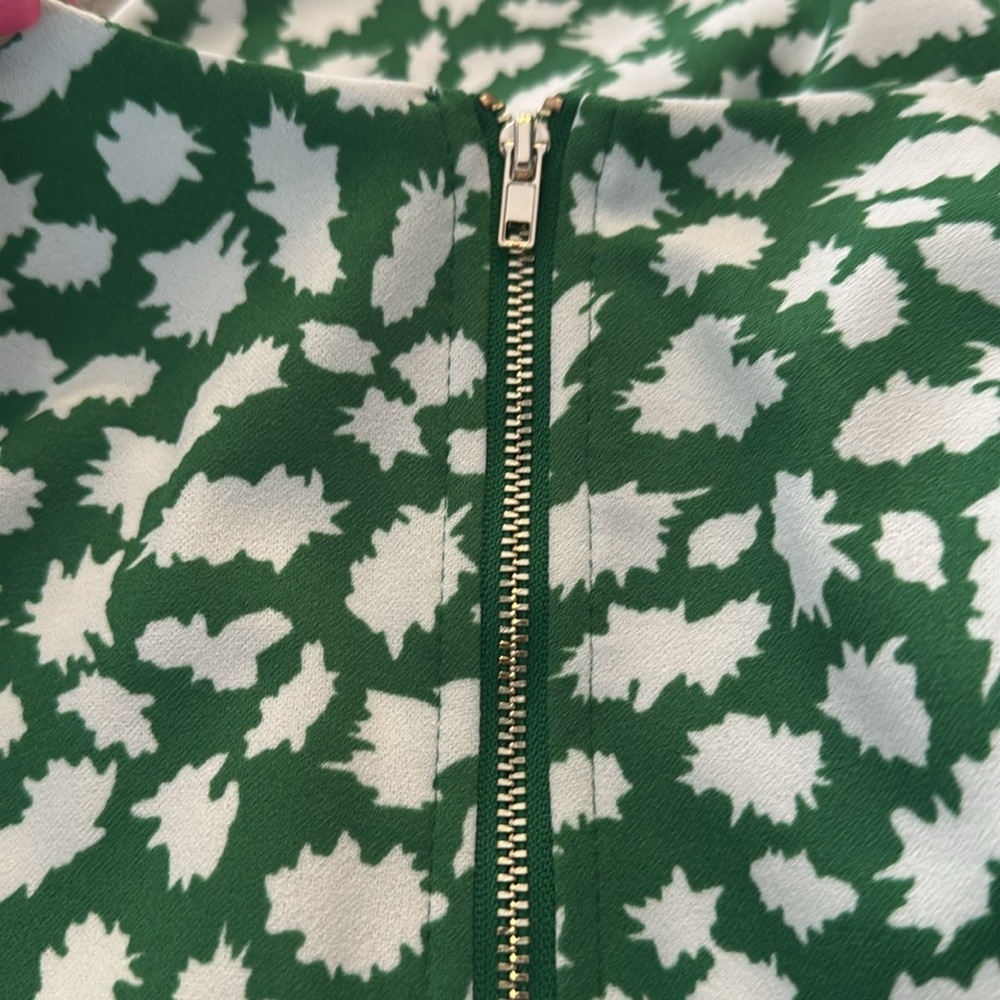 Mellóday V-Neck Green & White Print Shirt Sleeve Shirt with Back Zipper, Medium - Picture 4 of 4